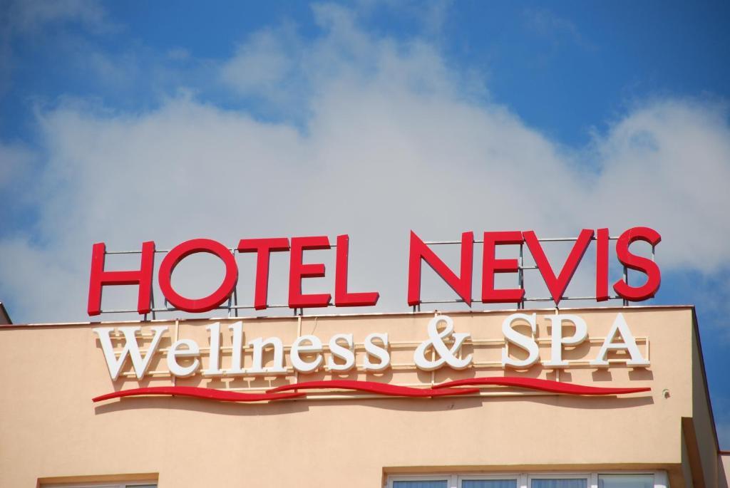 Hotel Nevis Wellness & Spa Oradea Extérieur photo
